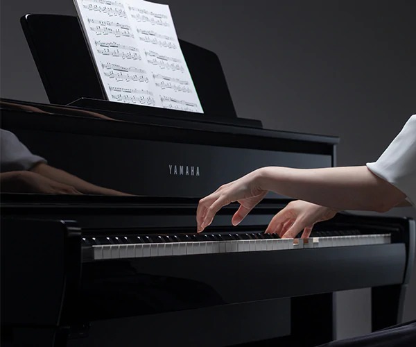 Hình ảnh Đàn Piano Yamaha CLP745 tại Music City Hình ảnh Đàn Piano Yamaha CLP745 tại Music City