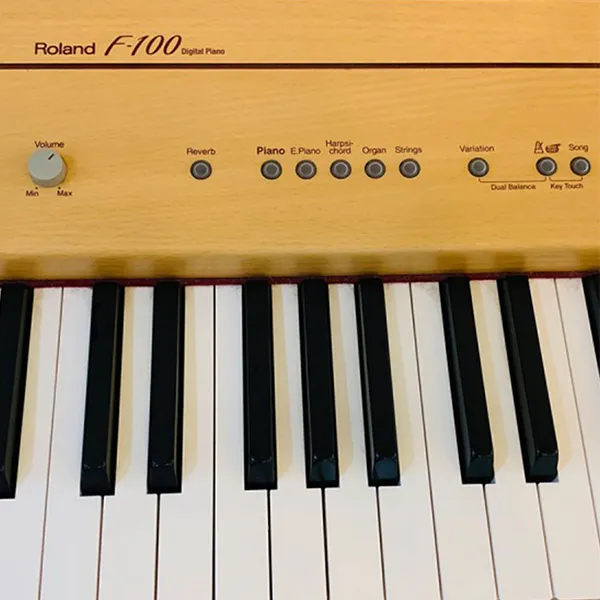dan-piano-roland-f100-b-musiccity