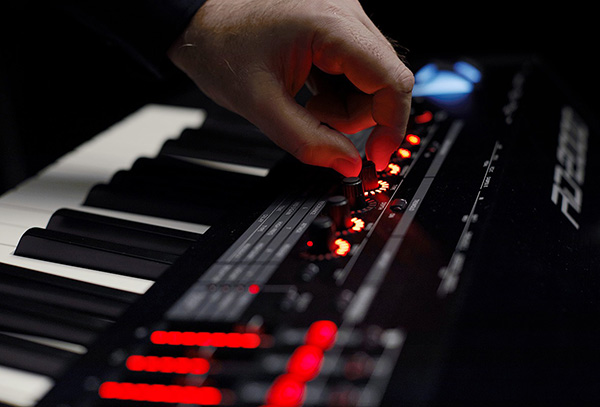 Hình ảnh Đàn Piano Roland RD2000 tại Music City
