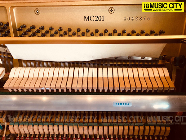 Hình ảnh Đàn Piano Yamaha MC201 tại Music City Hình ảnh Đàn Piano Yamaha MC201 tại Music City