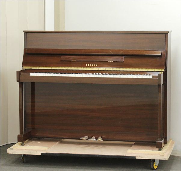 Hình ảnh Đàn piano Yamaha MC203 tại Music City Hình ảnh Đàn piano Yamaha MC203 tại Music City