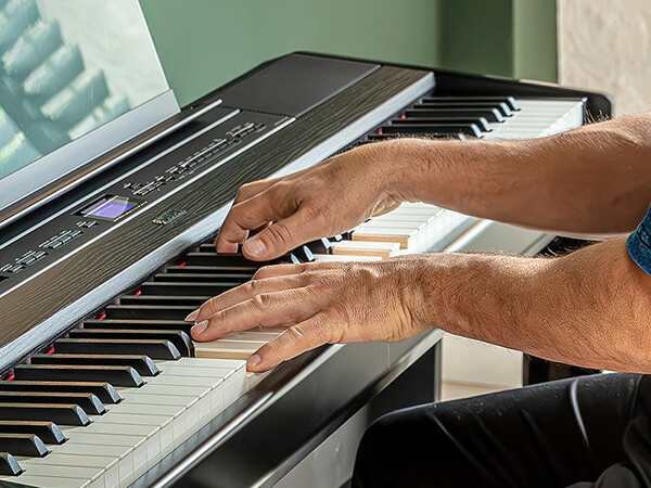 Hình ảnh đàn piano yamaha p525 tại Music City - Ảnh musiccity.vn